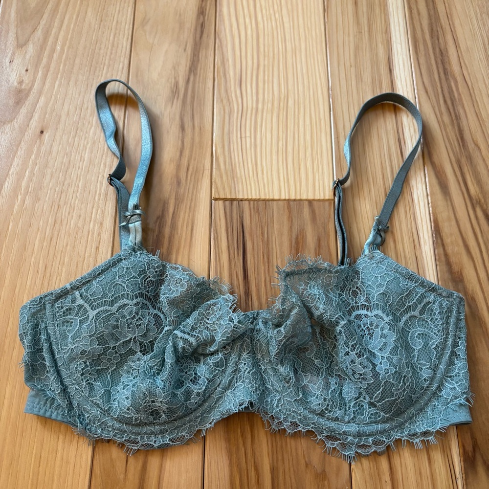 Victoria’s Secret Dream Angels Push Up Without Padding Lace Bra
